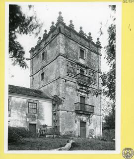 Palacio de Lieres [sic] en Navia [Palacio de Lienes. Armental, parroquia de Villanueva, Navia]