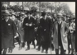 [Visita de los periodistas hispanoamericanos que acudieron a la inaguración de la Casa de la Prensa de Madrid a las obras de la Ciudad Universitaria]