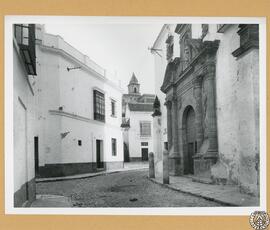 Calle y fachada del convento de la Madre de Dios de Sanlúcar de Barrameda