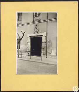 Colegio de Madres Escolapias de Alcalá de Henares [Portada blasonada]
