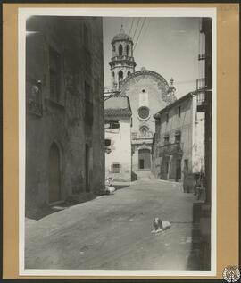 Iglesia parroquial de Vilobí de Oñar, Gerona. Fachada y torre campanario [Iglesia de San Esteban]