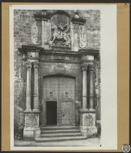 Iglesia parroquial de Calonge, Gerona. Puerta de la fachada [Iglesia de San Martín]