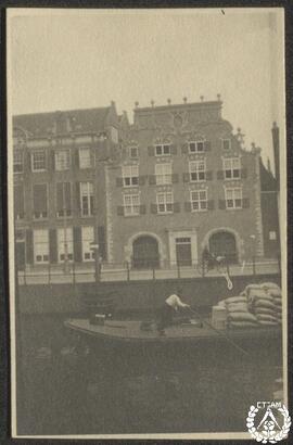 [Viaje a Holanda. Antiguo arsenal en el canal Singel, Amsterdam]