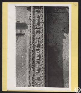 Alcalá de Henares. Fachada [Carmelitas de la Imagen. Detalle de la portada de la iglesia]