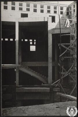 [Universidad Laboral de Gijón. Escaleras del patio del rectorado en construcción. Imagen 3]