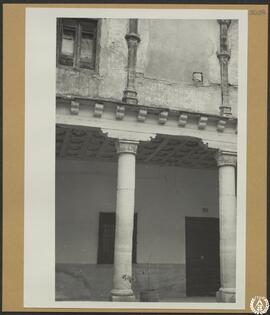 Casa particular en Cuenca. Patio con columnas