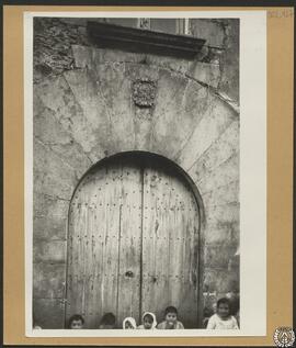 Casa señorial de Vulpellac, Gerona. Puerta de la fachada