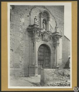 Iglesia de Esquedas, Huesca [Portada de la iglesia de San Gregorio]