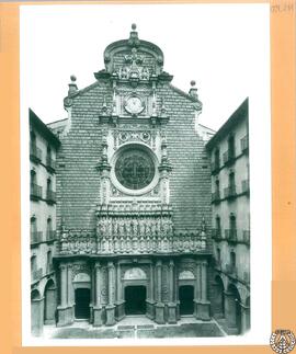 Monasterio de Montserrat: fachada de la basílica