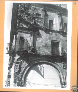 Palacio de los duques de San Carlos en Trujillo [Detalle del balcón en esquina del palacio de Car...