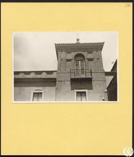 Colegio del Rey en Alcalá de Henares [Detalle de una torre. Colegio Menor de San Felipe y Santiago]