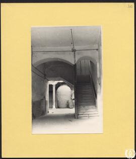Colegio de Aragón en Alcalá de Henares [Escalera y patio. Colegio Menor de San Martín y de Santa ...