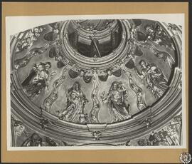 Iglesia del Monasterio de San Juan de las Abadesas, Gerona. Interior: cupulín del altar del Santí...