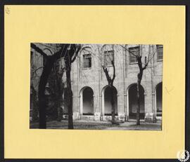 Colegio de los Caraciolos [sic] o de Clérigos Regulares de Alcalá de Henares. Claustro del conven...