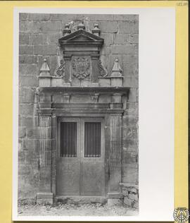 Puerta del Archivo Arciprestal de Morella
