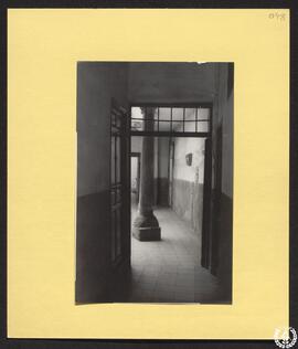 Alcalá de Henares [Interior de zonas comunes de una casa particular]