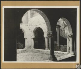 Casa del abad de Sant Joan de las Abadesas, Gerona. Patio [Palacio de la Abadía]