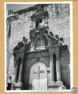 Iglesia parroquial de Miajadas, Cáceres [Iglesia de Santiago Apóstol: detalle de la portada merid...