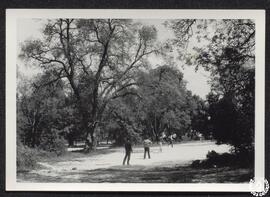 [La Casa de Campo de Madrid. Imagen 12. Grupo de personas jugando al fútbol]