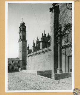 Colegiata de Jerez de la Frontera. Fachada lateral [y vista de la torre campanario. Catedral de J...