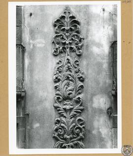 Casa particular en la calle Hospital de Barcelona [Fachada con relieves escultóricos ornamentales]