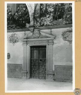 Cartuja de Jerez de la Frontera. Puerta [y frescos en el claustrillo o claustro gótico. Cartuja d...
