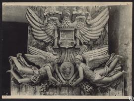 [Universidad Laboral de Gijón. ¿Modelo del escudo de la entrada principal?]