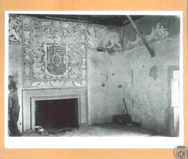 Casa de los Altamirano de Trujillo: salón [Alcazarejo de los Altamirano. Detalle de los esgrafiad...