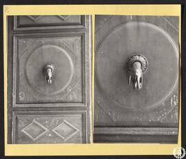 Colegio del Rey en Alcalá de Henares [Aldaba de una puerta. Colegio Menor de San Felipe y Santiago]