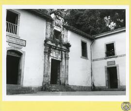 Casa rectoral de Covadonga [Portada blasonada]