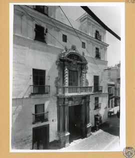 Fachada de una casa particular en Cádiz [Casa del almirante o Casa grande]