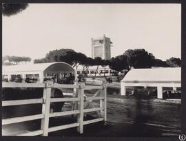 [Naves de exposición de ganado con la Torre-Restaurante al fondo. I Feria Nacional del Campo, Mad...