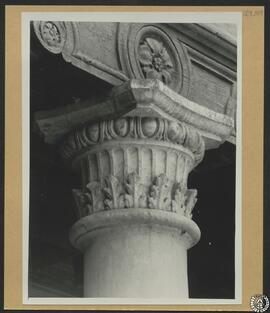 Palacio de Antonio de Mendoza, Guadalajara. Patio [Detalle de capitel y zapata]