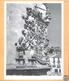 Palacio del Marqués de la Conquista de Trujillo: detalle del balcón [Detalle de los blasones del ...