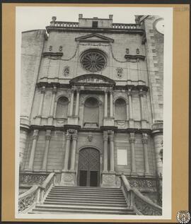 Iglesia de San Esteban de Olot, Gerona. Fachada