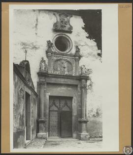 Iglesia de San Lorenzo de Bescanó, Gerona. Puerta de la fachada