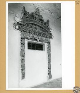 Palacio Ducal de Bornos. Puerta gótica de la galería alta [del patio. Castillo Palacio de los Rib...