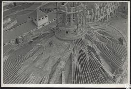 [Universidad Laboral de Gijón. Capilla. Proceso de construcción de la bóveda. Ejecución de la cub...