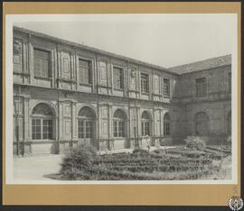 Colegio de San Clemente en Santiago de Compostela. Claustro  [Instituto de Enseñanza Rosalía de C...