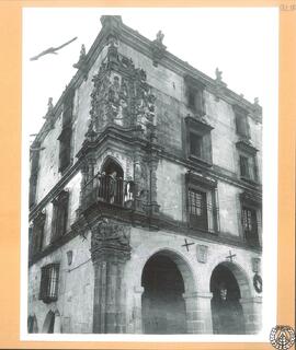 Casa del Marqués de la Conquista de Trujillo [Palacio del Marqués de la Conquista: detalle del ba...