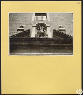Colegio de Agustinos Descalzos o Recoletos de Alcalá de Henares [Hornacina de la fachada]