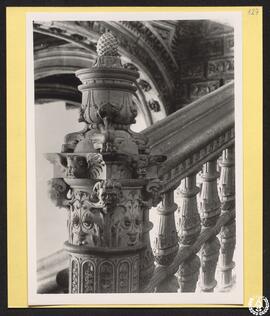 Palacio Arzobispal de Alcalá de Henares. Escalera. Detalle [Pilar y balaustrada de la escalera de...
