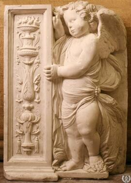 Pilastra con candelabro y angelote tenante del sepulcro de Diego de Avellaneda