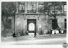 [Antigua Facultad de Medicina de Madrid, Hospital de San Carlos. Entrada por la calle de Atocha]