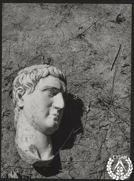 [Palacio de la Alameda de Osuna, Madrid. Escultura sin identificar]
