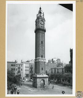 [Torre del Reloj o Campanario de Gracia] en la Plaza Rius y Taulet de Barcelona [Actual Plaza de ...