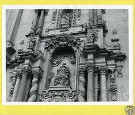 Iglesia de Santa María de Elche. Puerta de la fachada principal. Detalle