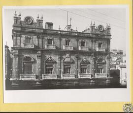 Ayuntamiento de Castellón de la Plana [Parte superior de la fachada principal]
