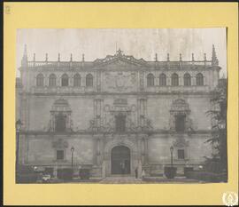 Fachada de la universidad de Alcalá de Henares [Colegio Mayor de San Ildefonso]