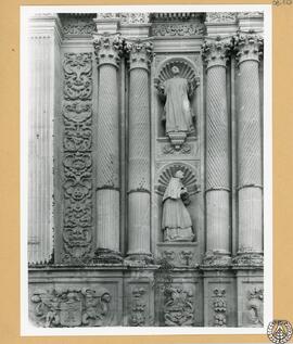La Cartuja, Jerez de la Frontera. Detalle de la fachada principal [Hornacinas con esculturas en l...